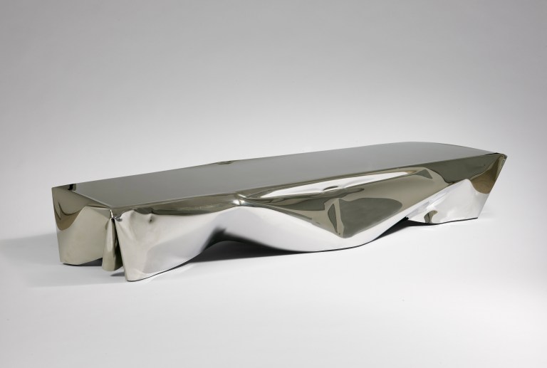 5.- Table 'Detroit' Silver - cortesía Machado-Muñoz