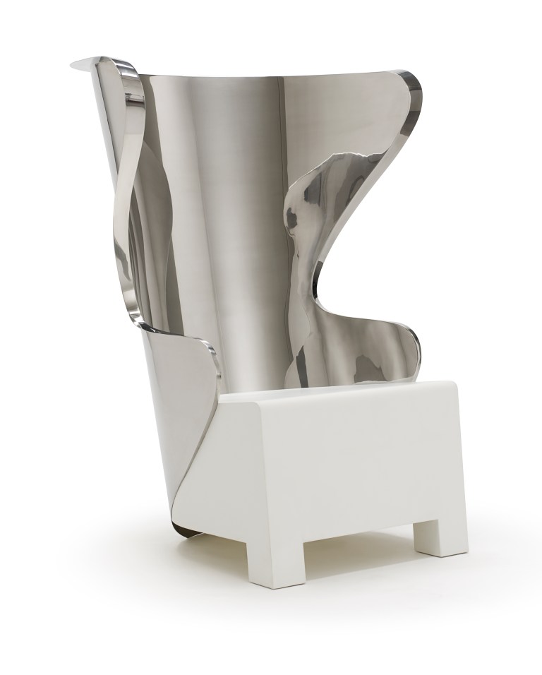 9.- Chair 'Bergere' High (White) - cortesía Machado-Muñoz